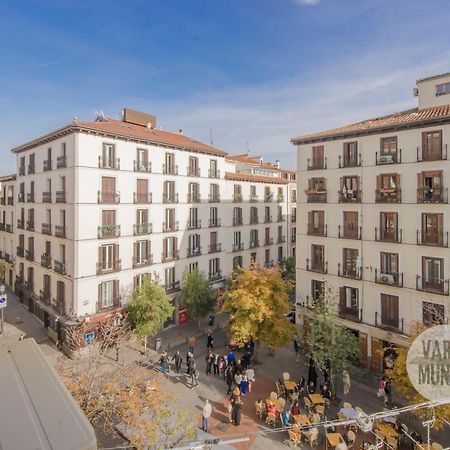 Sutil Elegancia Para 3, En Plaza De Chueca Madrid Bagian luar foto